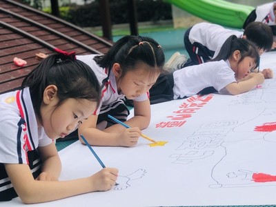 南譙區(qū)文明辦--龍蟠南苑社區(qū)開展&ldquo;童心向黨迎六一 五彩畫卷繪童心&rdquo;兒童節(jié)主題活動