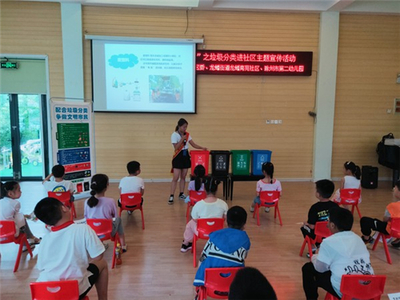 龍?bào)茨显飞鐓^(qū):垃圾分類從我行,文明亭城更美麗